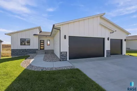 Exterior - 5401 E Brennan Dr, Sioux Falls, SD 57110 photo 3 of 5