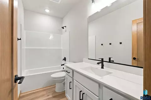 Bath - 5401 E Brennan Dr, Sioux Falls, SD 57110 photo 4 of 4