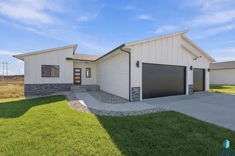Exterior - 5401 E Brennan Dr, Sioux Falls, SD 57110 photo 2 of 5