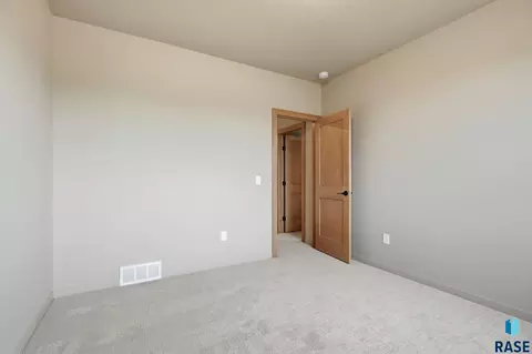 Bedroom - 5317 E Brennan Dr, Sioux Falls, SD 57110 photo 4 of 9