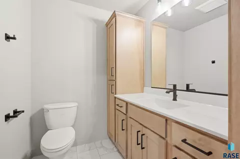 Bath - 5317 E Brennan Dr, Sioux Falls, SD 57110 photo 3 of 4