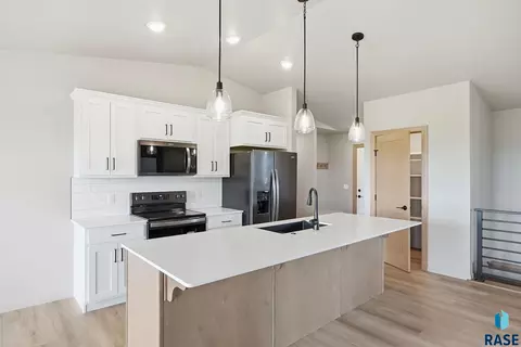 Kitchen - 5317 E Brennan Dr, Sioux Falls, SD 57110 photo 1 of 3