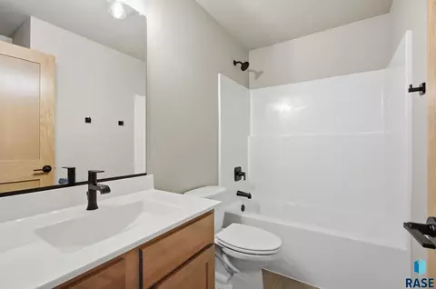 Bath - 5317 E Brennan Dr, Sioux Falls, SD 57110 photo 4 of 4