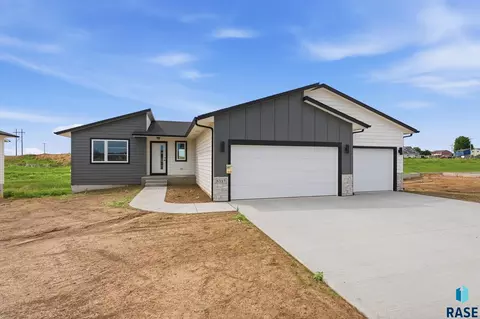Exterior - 5317 E Brennan Dr, Sioux Falls, SD 57110 photo 2 of 3