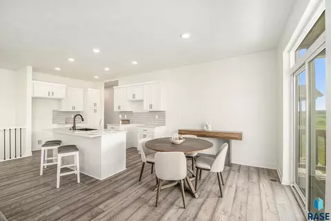 7225 E Waters Edge Pl, Sioux Falls, SD 57110 photo 4