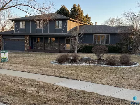 5913 W 27th St, Sioux Falls, SD 57106