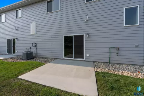 Exterior - 7000 E Brooks Edge Pl, Sioux Falls, SD 57110 photo 4 of 6