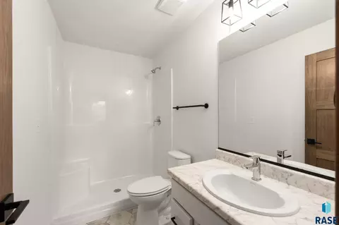 Bath - 7000 E Brooks Edge Pl, Sioux Falls, SD 57110 photo 3 of 5
