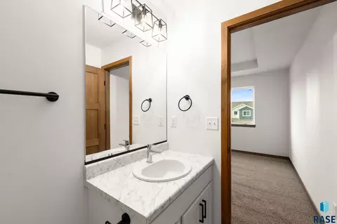 Bath - 7000 E Brooks Edge Pl, Sioux Falls, SD 57110 photo 2 of 5