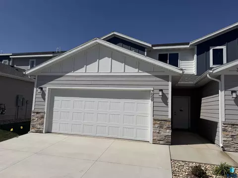 7000 E Brooks Edge Pl, Sioux Falls, SD 57110