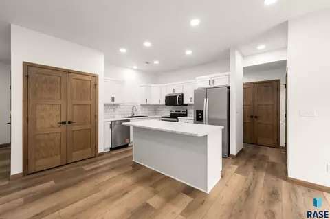 Kitchen - 7000 E Brooks Edge Pl, Sioux Falls, SD 57110 photo 1 of 8