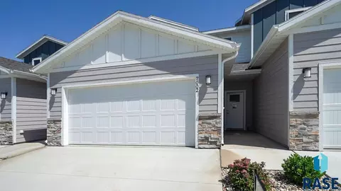 7002 E Brooks Edge Pl, Sioux Falls, SD 57110