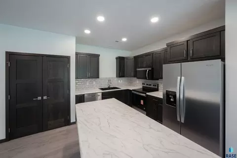 Kitchen - 7002 E Brooks Edge Pl, Sioux Falls, SD 57110 photo 1 of 2