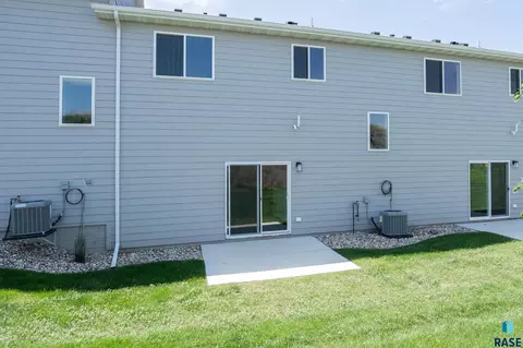 Exterior - 7002 E Brooks Edge Pl, Sioux Falls, SD 57110 photo 2 of 2