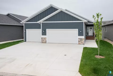Exterior - 7233 E Waters Edge Pl, Sioux Falls, SD 57110 photo 2 of 7
