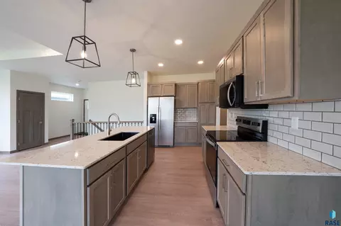 Kitchen - 7233 E Waters Edge Pl, Sioux Falls, SD 57110 photo 1 of 4