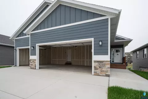Exterior - 7233 E Waters Edge Pl, Sioux Falls, SD 57110 photo 5 of 7