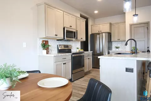 Kitchen - 7237 E Waters Edge Pl, Sioux Falls, SD 57110 photo 1 of 3