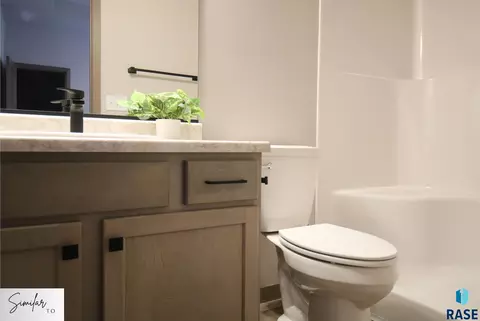 Bath - 7237 E Waters Edge Pl, Sioux Falls, SD 57110 photo 2 of 2