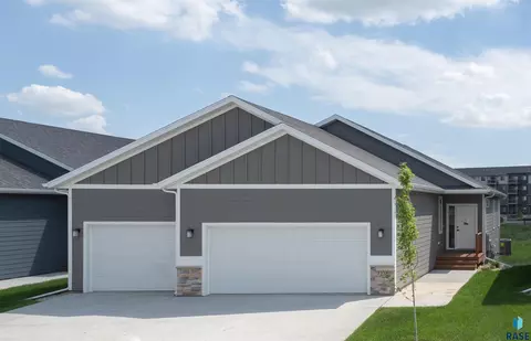 7237 E Waters Edge Pl, Sioux Falls, SD 57110