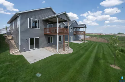 Exterior - 7241 E Waters Edge Pl, Sioux Falls, SD 57110 photo 3 of 5