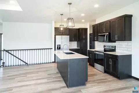 Kitchen - 7241 E Waters Edge Pl, Sioux Falls, SD 57110 photo 2 of 2