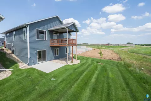 Exterior - 7241 E Waters Edge Pl, Sioux Falls, SD 57110 photo 4 of 5