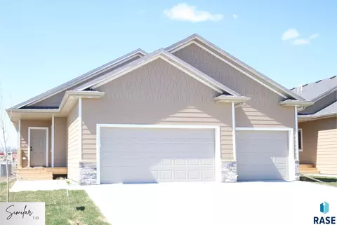 7241 E Waters Edge Pl, Sioux Falls, SD 57110