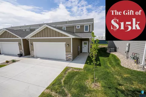 5931 S Whisper Creek Pl, Sioux Falls, SD 57108