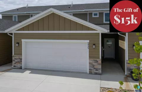 5935 S Whisper Creek Pl, Sioux Falls, SD 57108