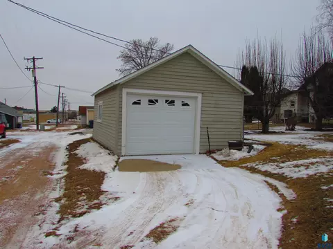 721 4th St, Garretson, SD 57030 photo 4