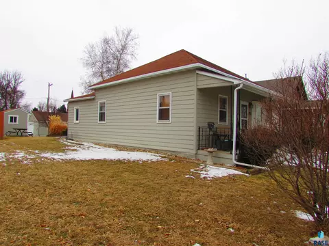721 4th St, Garretson, SD 57030 photo 3