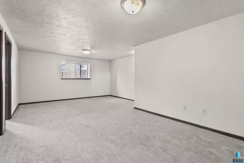 Living - Dorian Dr, Yankton, SD 57078 photo 2 of 2
