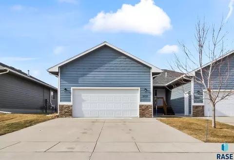 2525 Dorian Dr, Yankton, SD 57078
