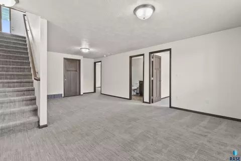 Living - Dorian Dr, Yankton, SD 57078 photo 1 of 2