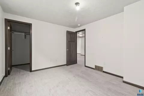 Bedroom - Dorian Dr, Yankton, SD 57078 photo 2 of 3