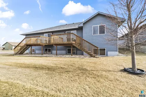 Exterior - Dorian Dr, Yankton, SD 57078 photo 4 of 4