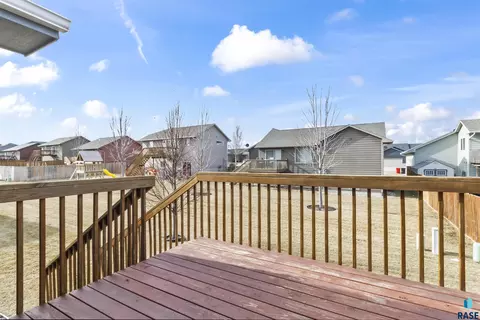 Exterior - Dorian Dr, Yankton, SD 57078 photo 3 of 4