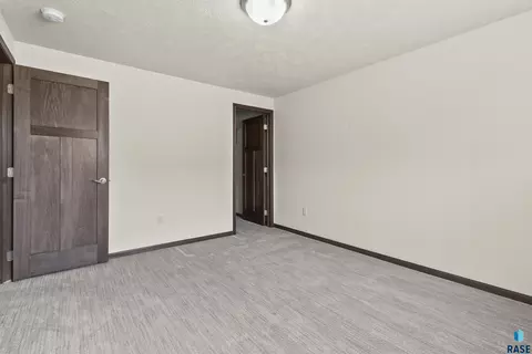 Bedroom - Dorian Dr, Yankton, SD 57078 photo 3 of 3