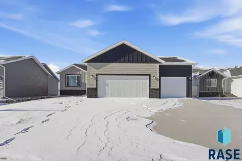 213 Plainside Ave, Harrisburg, SD 57032