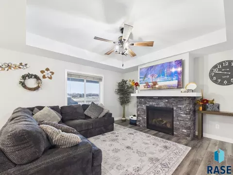 1008 S Tracy Dr, Brandon, SD 57005 photo 7