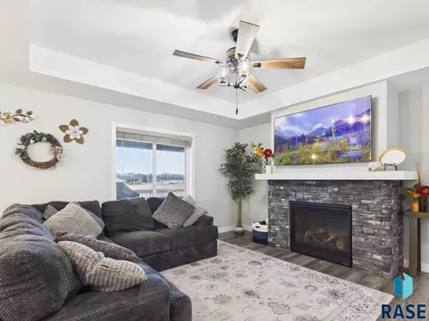 1008 S Tracy Dr, Brandon, SD 57005 photo 6