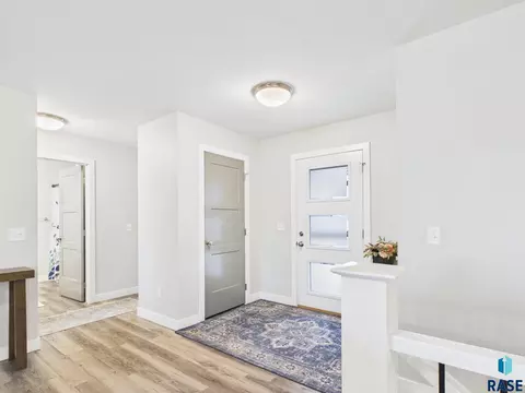1008 S Tracy Dr, Brandon, SD 57005 photo 4