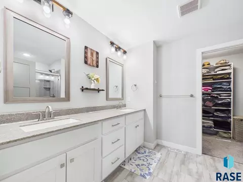 1008 S Tracy Dr, Brandon, SD 57005 photo 25