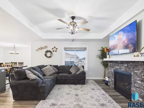 1008 S Tracy Dr, Brandon, SD 57005 photo 5