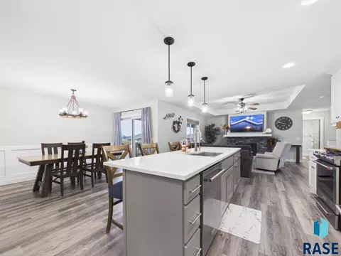 1008 S Tracy Dr, Brandon, SD 57005 photo 15