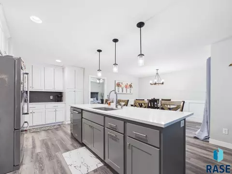 1008 S Tracy Dr, Brandon, SD 57005 photo 12