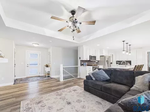 1008 S Tracy Dr, Brandon, SD 57005 photo 10