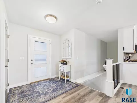 1008 S Tracy Dr, Brandon, SD 57005 photo 3