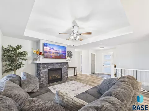1008 S Tracy Dr, Brandon, SD 57005 photo 9